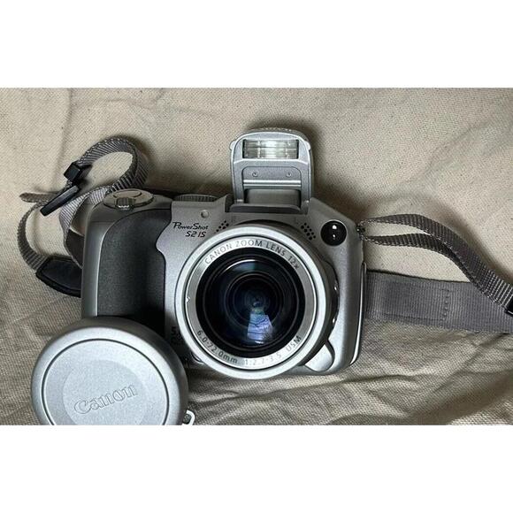 Canon PowerShot S2 IS 5.0MP Digital Camera PC1130 12x Zoom FOR PARTS, TURNS ON - Picture 1 of 5